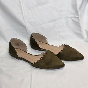 JOURNEE Jezlin Women's Flat Almond Toe Scallop Edge Two Piece Olive Green 9 WIDE